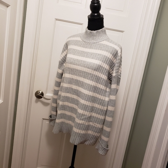 LOFT Grey & White Striped Pullovwr Sweater Size Medium Casual, Comfy - Picture 5 of 8